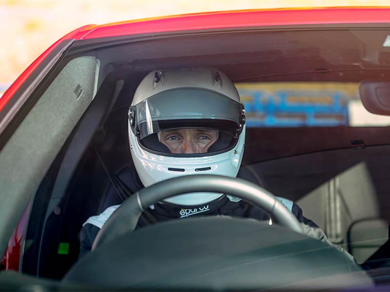 جاكوار XE تسجل إنجازاً جديداً على حلبة سباقات منسية في فرنسا